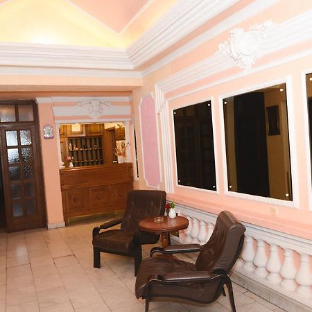 Отель Beli Dvor Сомбор Экстерьер фото